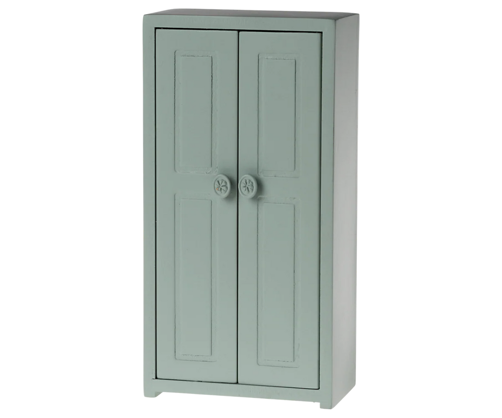 Closet, Mouse