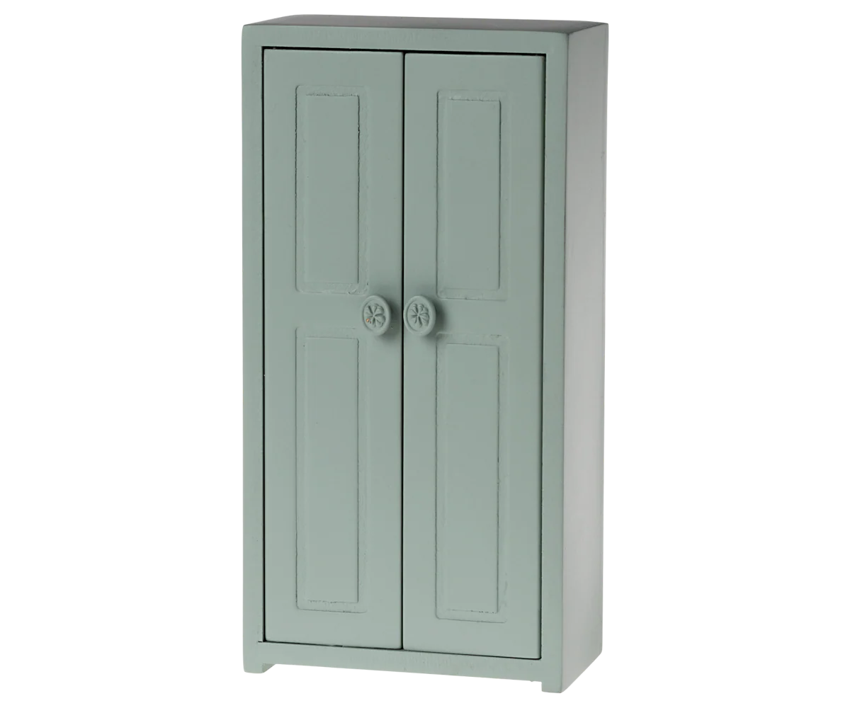 Closet, Mouse