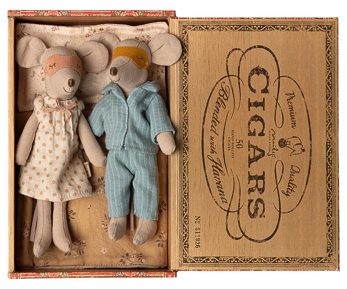 Maileg Mum & Dad mice in cigarbox