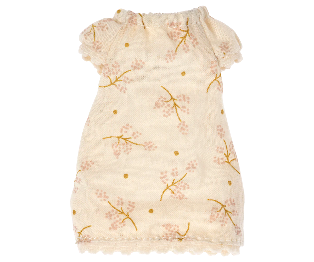 Nightgown for big sister mouse