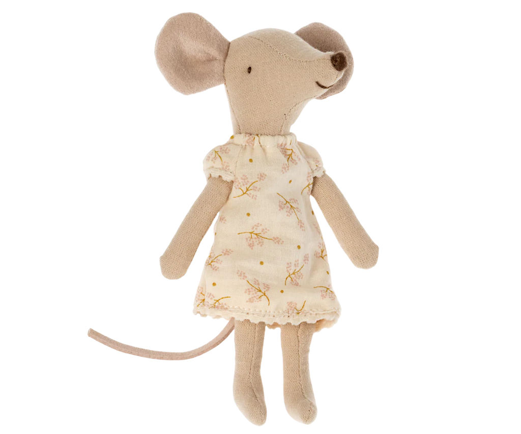 Nightgown for big sister mouse
