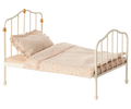 Vintage bed, Mouse